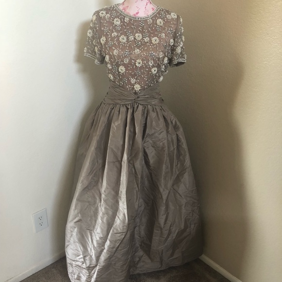 Victoria Royal Ltd Dresses & Skirts - Victoria Royal Women’s Dress Size 6